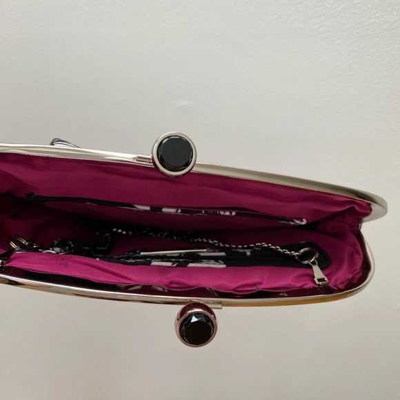 NINE WEST - Black & White Floral 'Strawberry Fields' Clutch - Picture 4 of 6